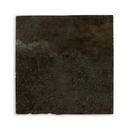 Donkere, verweerde Assisi Charcoal tegel met een distressed patina afwerking