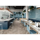 Moderne restaurantinterieur met Atlas Marine Brillo tegels en herringbone vloeren