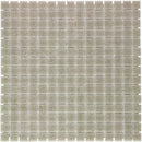 Alt tekst: GM05 Lichtgrijs soft grain wandtegels met matte lichtgrijze vierkante mozaïek