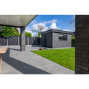 Moderne achtertuin met basketballring en Mold Grit 90x90x3 op grijze muur