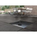Vloeraansluiting in donkere tegels van Terrastegel Nexus Antracite 60x120 rett