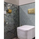 Moderne muurhangende witte toilet VAL125 met vierkant design en turquoise matglans
