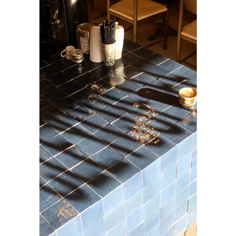 Moderne blauwe Zelliges Alhambra Bleu de Nuit wandtegel, 10x10 cm glanzend