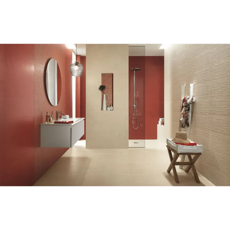 Red textuur muur met witte douche en modern design op FAP Color Line Marsala 25x75