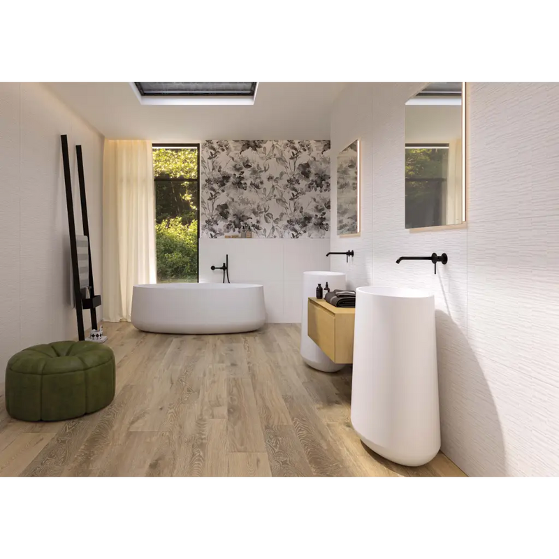 Witte Villore White Elixir wandtegel mat 60x120 met modern zwart wastafel design