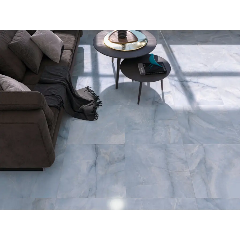 Witte marmeren vloer tegel met grijze adering op de Onix Blue Mat 60x120 rett