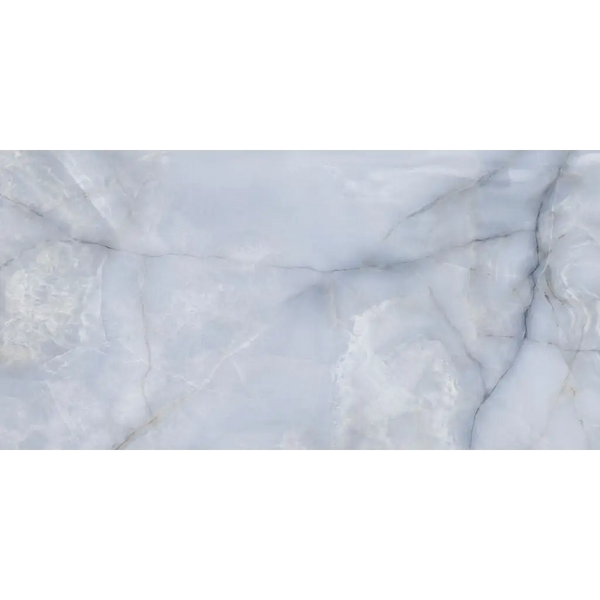 Witte marmeren onderzetter met mooie aderen op de Onix Blue Mat 60x120 rett