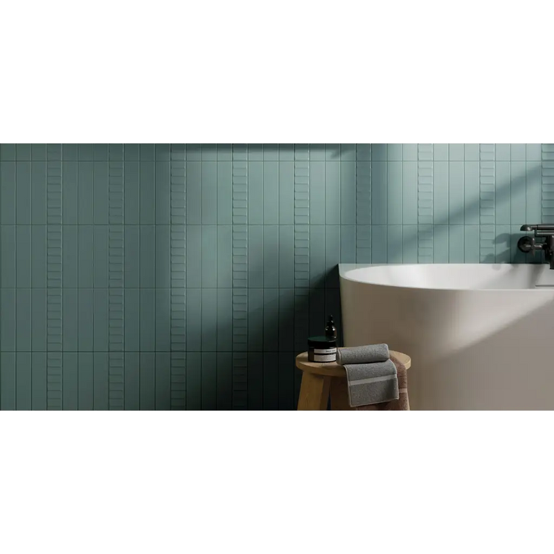 Mintgroene Volume Ocean mat 6x25 keramische tegel met subtiele verticale lijnen