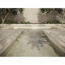 Concrete water feature met groene tegels en gebogen randen bij Terrastegel Trevia Beige 60x120 rett