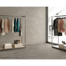 Chrome kledingrek met hanging kleding en schoenen voor Duolith Fossil 30x60 rett