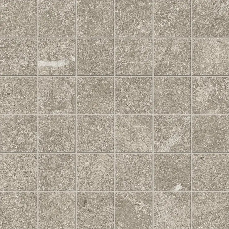 Gray stone tile floor met duolith fossil mozaiek 5x5 op net van 30x30