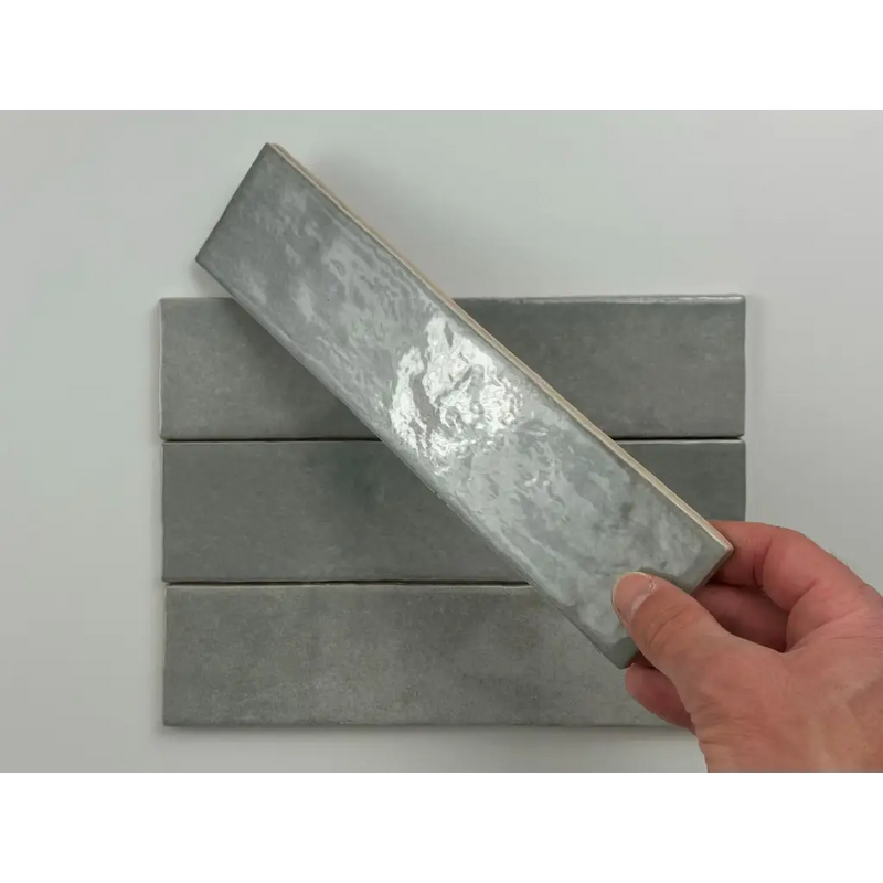 Grijze glanzende marmeren tegels 6x24,6 voor een trendy look in je badkamer