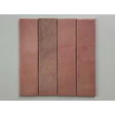 Roze tegels met glans en subtiele textuur voor een trendy look