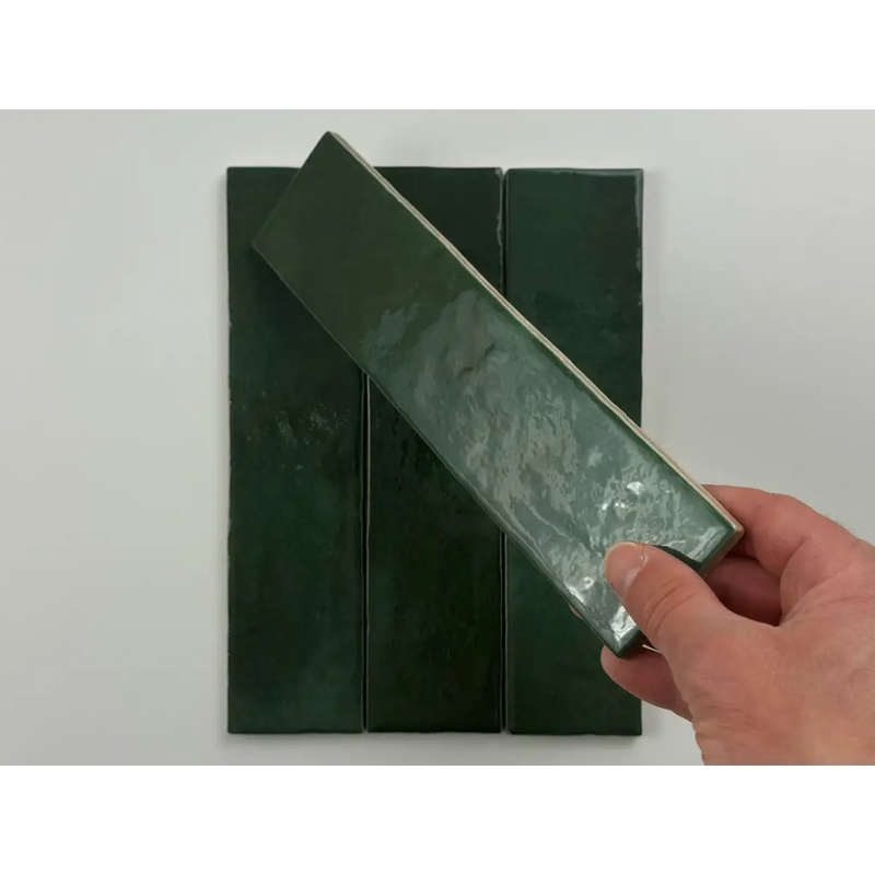 Groene glanzende Trend Tegels donker groen 6x24 met grip voor slijpsteen alt tekst