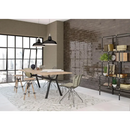 Ronde houten eettafel met zwarte metalen poten en draadstoelen bij Alchimia Antraciet