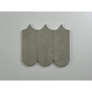 Drie verbonden, grijze, gebogen schilden van Alure Plomb Visschub wandtegel 8x21