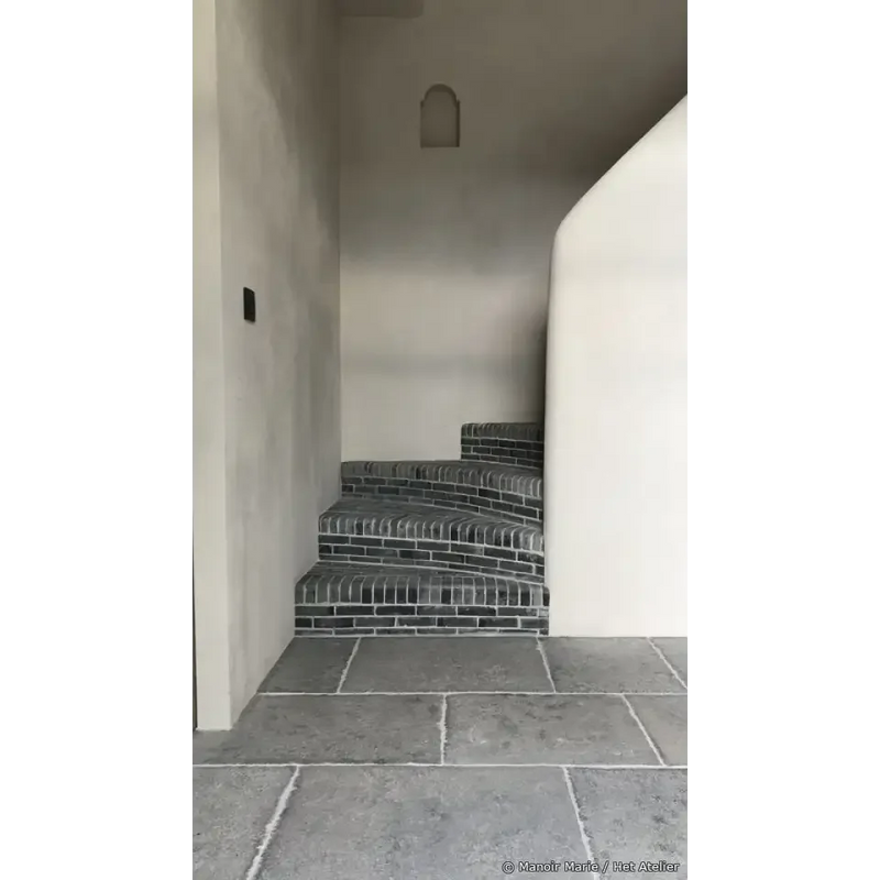 Curved stone staircase with metal grating steps in Ambachtelijke Firenze Greige