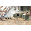 Sage green keuken met houten werkbladen in Antichi Amoria Torrechiara 15x30 stijl