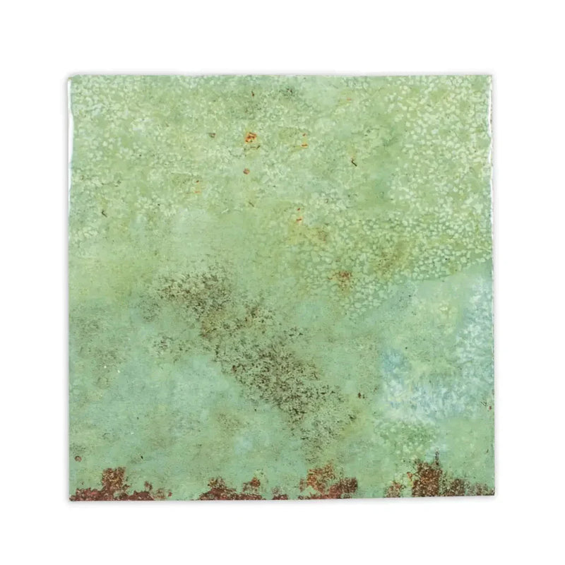 Mottled groene patina en roestbruin accent, Assisi Moss wandtegel 12,5 x 12,5