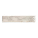 Witte keramische wandtegel Assisi Smoke met subtiele gemarmerde textuur