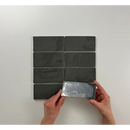 Donkere rechthoekige keramische tegels in grid met Atlas Graphite Brillo 7,5x15