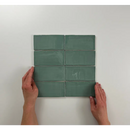 Sage green Atlas Jade Brillo keramische tegels in een horizontaal metselpatroon