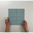 Acht blauwe tegels van Atlas Sky Brillo in twee kolommen gerangschikt