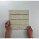 Acht rechthoekige beige keramische wandtegels in een grid met Atlas Vision Brillo