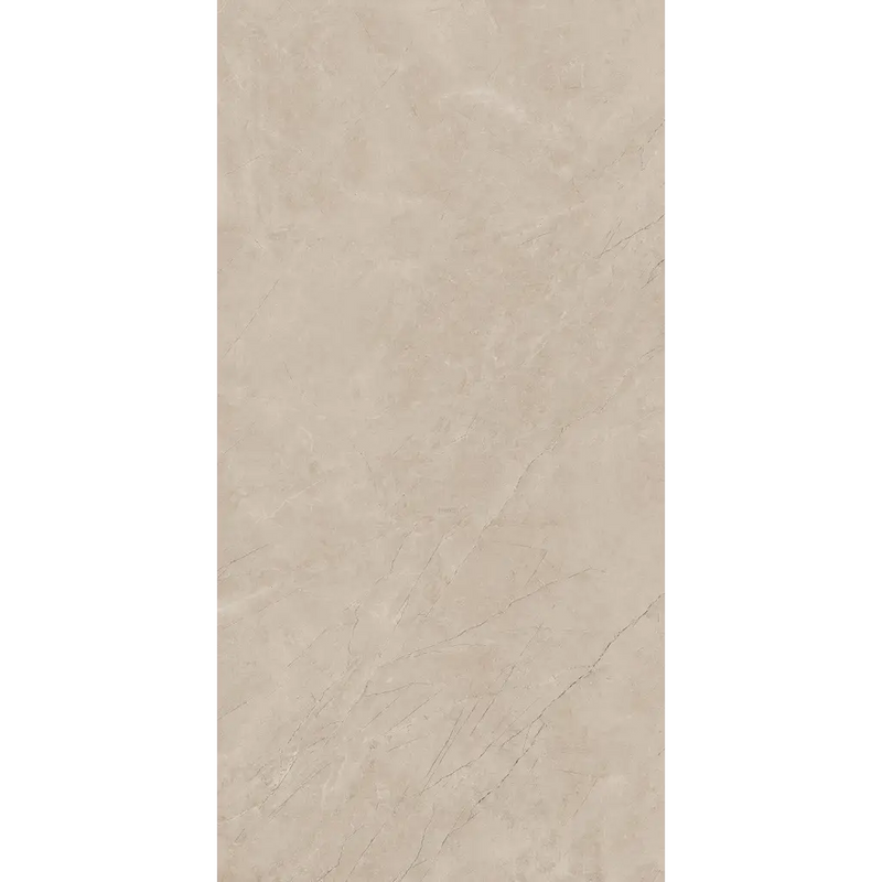 Beige marmeroppervlak met subtiele diagonale adering van Bayona Ivory Polished 120x240 rett