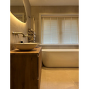 Moderne vrijstaande witte bathtub met ronde hoeken, perfect voor Bergambacht 60x60 Rett