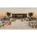 Moderne rooftop lounge met Brera Frame 60x60 rett, wovene meubels en tropische planten