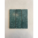 Drie Brick Indian Green 6x25 cm groene marmertegels met nerfpatroon naast elkaar