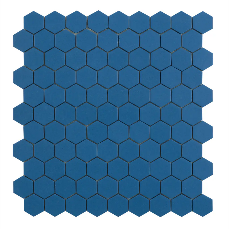 Blauwe hexagonale tegels in honingraatpatroon van Goof Mozaiek hexagon marine blue