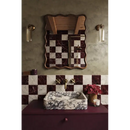 Rechthoekse marmeren wastafel Chess Rosa Levanto met zwart-wit aderpatroon op paarse kast