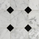 White marble classico 30x30 vloertegels met zwarte diamantvormige accenten voor wandtegels en vloeren