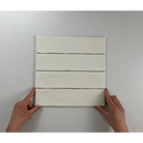 Witte rechthoekige doos met horizontale lijnen voor Colonial Ivory mat 7,5x30