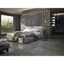 Moderne geüpholsterde bed met grijs beddengoed en textuur, Concept Black gepolijst 120x120