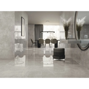 Sfeervolle eetkamer met de Concept Grey gepolijst 120x260 rett en doorzichtige stoelen