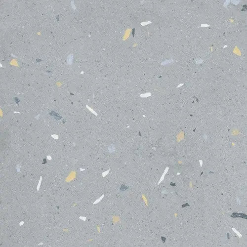 Grijze terrazzo vloer met speckels in wit, geel en donker, perfect voor Croccante Arandano 60x60