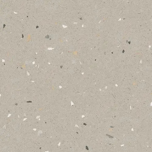 Grijze terrazzo oppervlakte met zwarte en witte spikkels voor Croccante Avellana 80x80