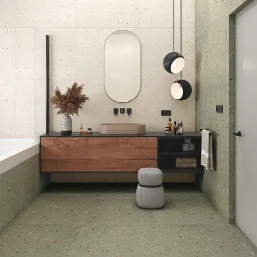 Moderne houten badkamer vanity met betonblad en ovale spiegel in Croccante Menta, ideaal met 80x80 terrazzo tegels