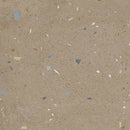 Beige terrazzo oppervlak met blauwe en witte spikkels in Croccante Nuez 60x60