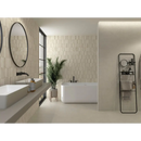 Modern vrijstaand bad met witte keramische afwerking en minimalistische zwarte kraan op daster cream wandtegel 40x120 rett