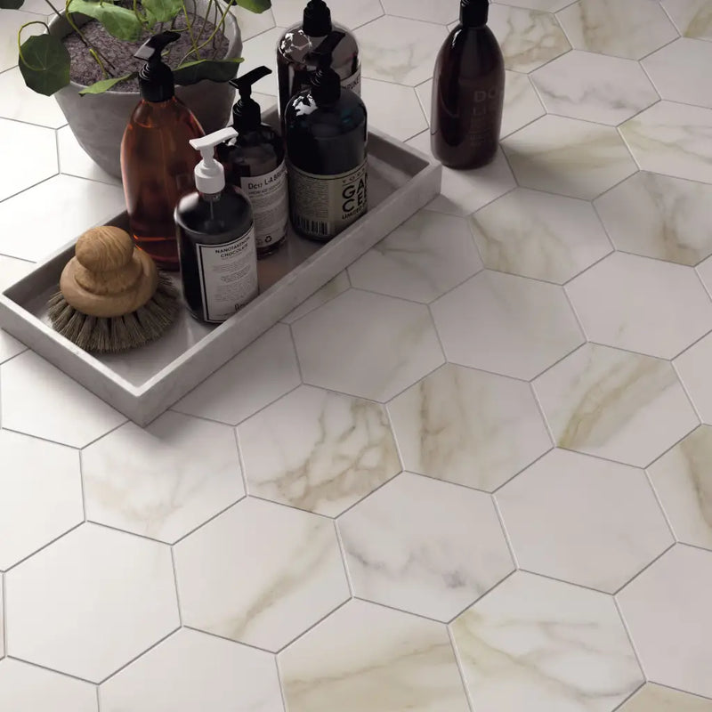 Hexagon mozaïek mat met subtiele aders in Diamant Goud design, 26x27 cm