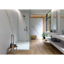 Moderne badkamer met wit marmeren muren en Diamond Gold mat 120x280 rett