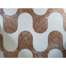 Patronen vloer met witte en roestbruine Dune Tea Rose marble tegels