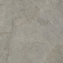 Grijze marmeren oppervlakte met subtiele adering en scheuren van Egeo Pearl Pulido 120x120 rett