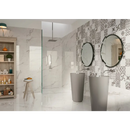 Moderne badkamer met Exigo Calacatta mat 30x60, dubbele wastafels en ronde spiegels