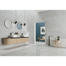 Moderne badkamer met dubbele wastafel, vrijstaand bad en Fior di Bosco Perla gepolijst 120x120 tegels