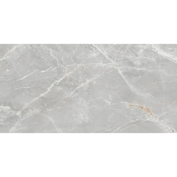 Lichtgrijze Fior di Bosco Perla Silk marmertegel 60x120 met witte en subtiele roodbruine aders